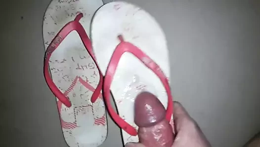 Die Flipflops der Feundin gefickt