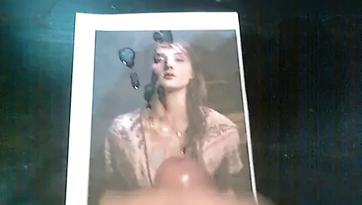 Sophie Turner boşalma anısına #1