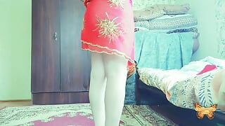Χαριτωμένο προ cumming καυτά πόδια ladyboy σέξι τραβεστί χαριτωμένο crossdresser με φούστα χορεύτρια της κοιλιάς