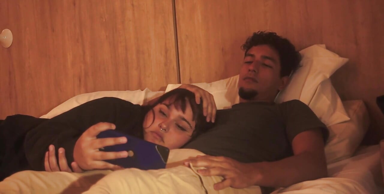 私は自分自身に触れるのをやめることができず、私は私のペニスを義理の妹の口に入れなければなりませんでした(彼らはほとんど私たちを発見しました)ファンタジアハードコアセックス