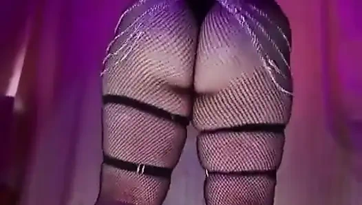 Wie trainiert man einen kurvigen Sukkubus?