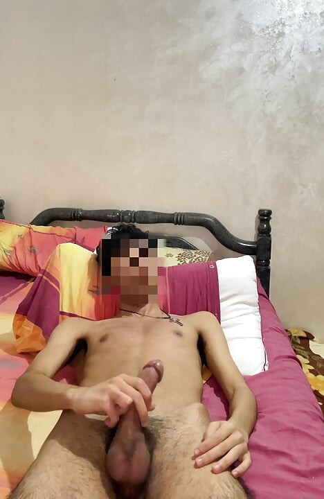 큰 백인 자지를 가진 섹시한 젊은 남성