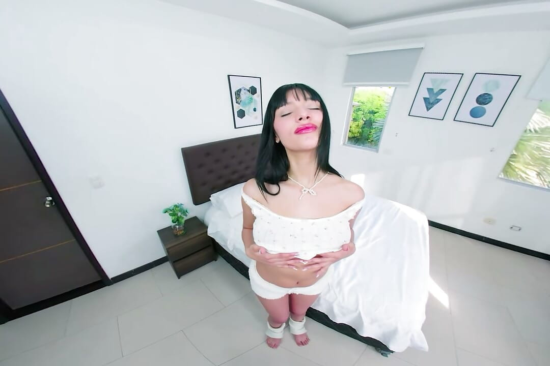 VRLatina - 19 anos, velha fofa latina estreia cena pornô vr