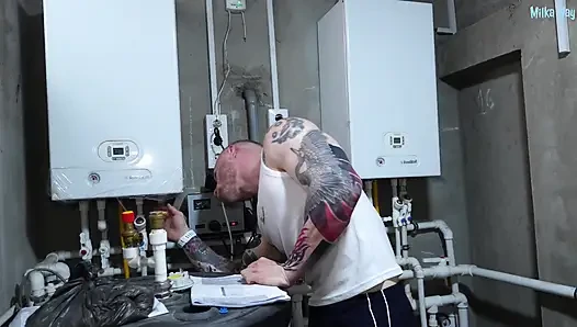 Fuck, Stepmom! Cheeky Stepsister Seduced a Free Bro in the Boiler Room While He Was Sweating Fixing the Gas