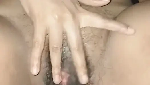 Adhi Raat Mai Bhabi Ungali Karti Howa
