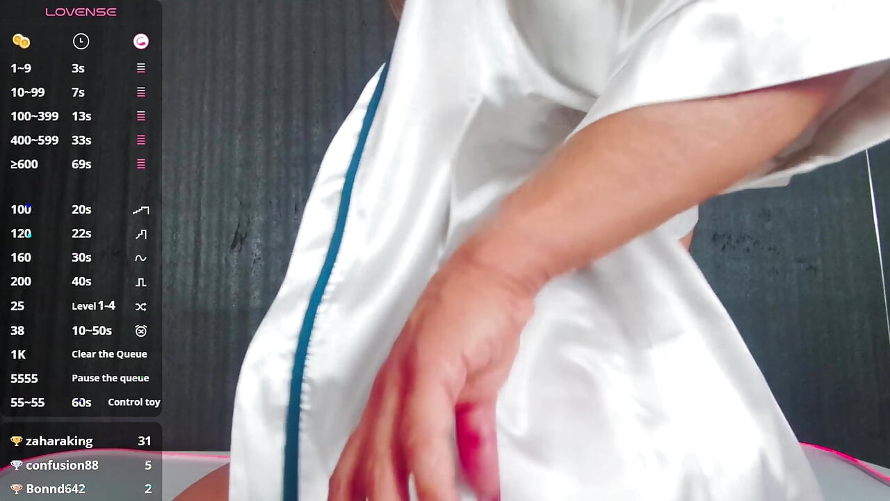 CRAZY MILF WANNA CATCH YOUR COCK WITH HER NECKLACES!!