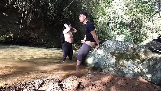 SON BÖLÜM Doğayı keşfetmeye çıktım Bir adam buldum ve ona popomla sikmesini istedim, o da bana lezzetli bir seks yaptı ve sütü tadı geldi