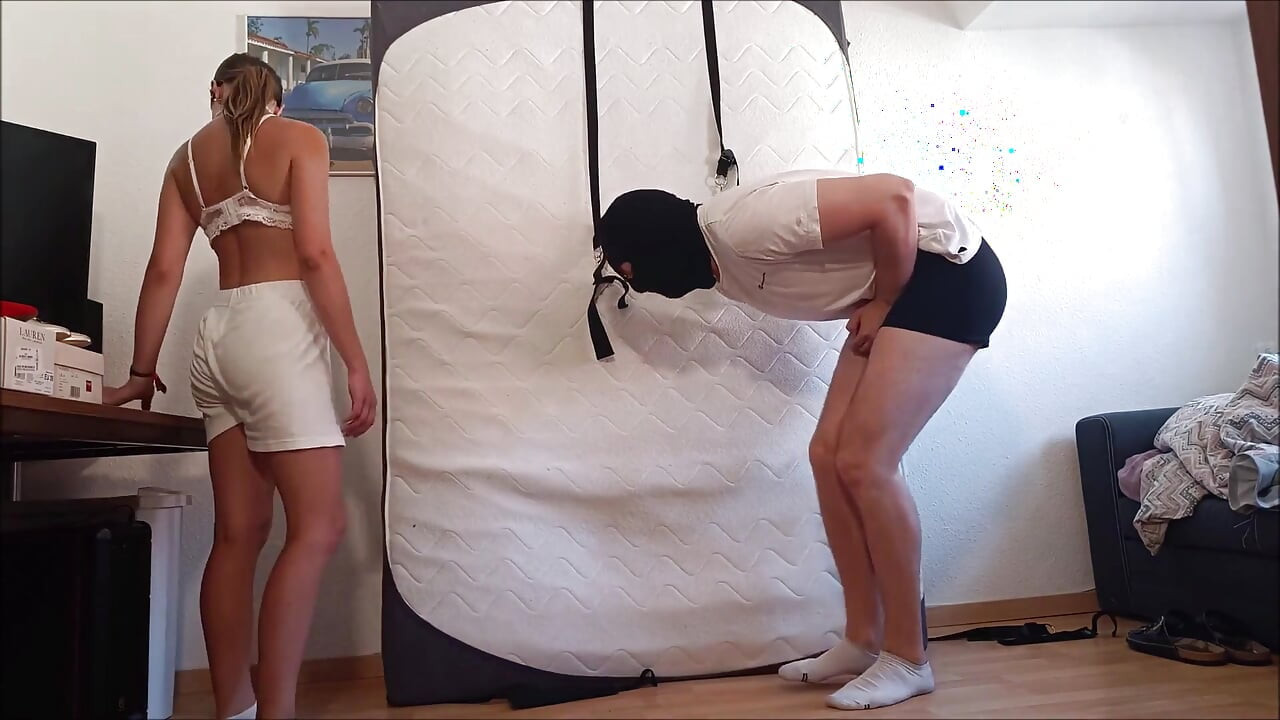 Ballbusting in Transparenter Unterwsche