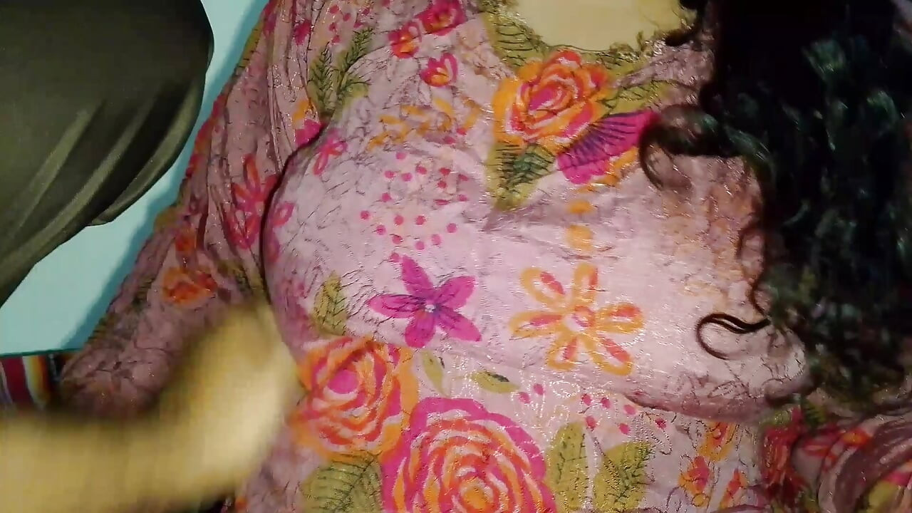 Güzel Hintli desi ateşli Asyalı kız sikiliyor