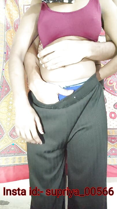 Apni biwi ki chut chaati