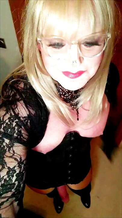 Szőke crossdresser