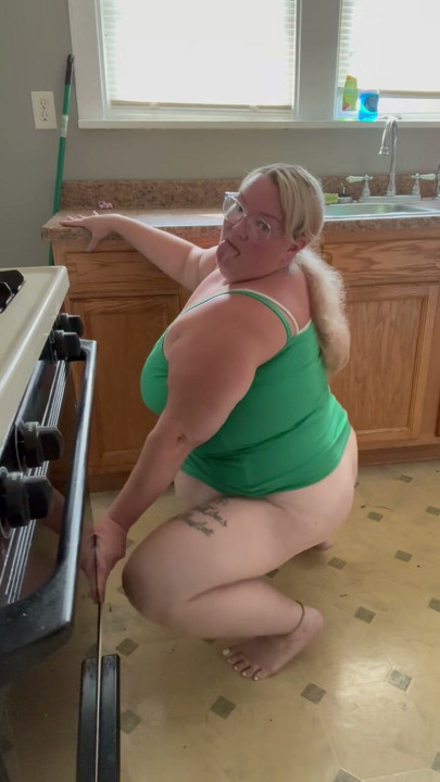 Twerking in the kitchen