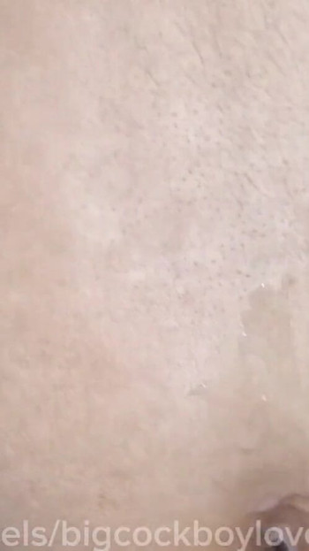 “在商场小便池里操了一个保安！”的精彩时刻！热辣的渴望鸡巴的家伙们。随机操逼”