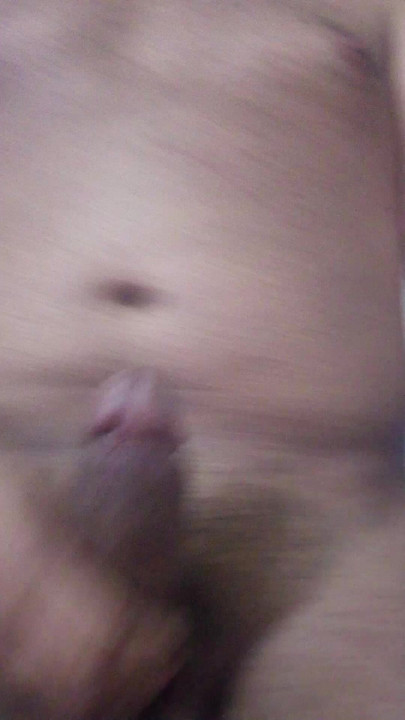 私は庭にいて、隣人に見つかりました