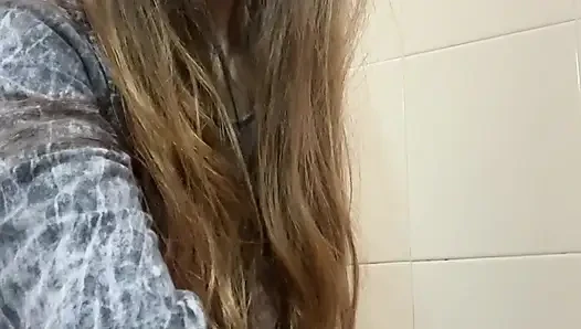 Yaramaz kız arkadaş görüntülü görüşmesi - erkek arkadaşımın boksörlerini azdırıyor (İspanyolca altyazılar)