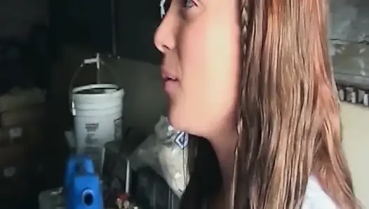 Sıska esmer hatun zonklayan yarakla genişliyor döl damlıyor