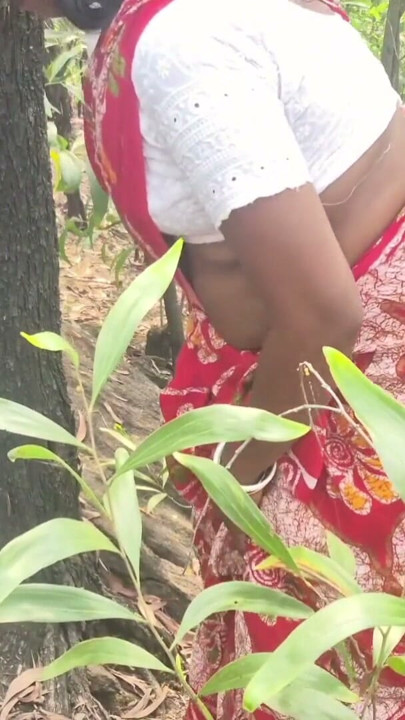 Sona bhabhi outdoor fucking with  her brother-in-law, Sali jamaibabu chudachudi bengali audio | Clip 1