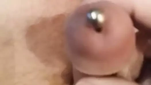 Boşalmak için ses çıkarıyor