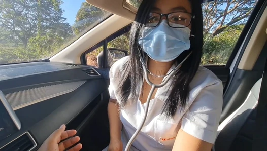 Pinay nurse girl fucked in Public Road inside the car, Pinick up si nurse libreng kantot para sa libreng sakay