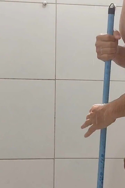 紫のチ○ポとアナルの水潮吹き!