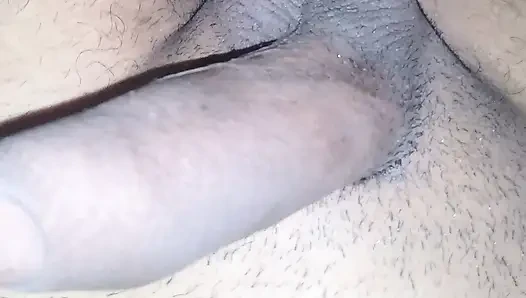 Genç bir kadın tıraş olmaya karar verdi ki penisim ne kadar büyük olduğunu görsünler