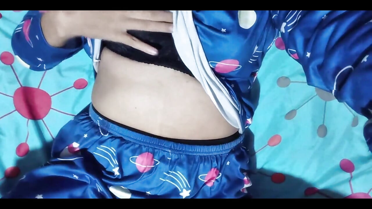 포르노를 보면서 오르가즘을 느끼는 의붓여동생 - 질싸 구걸