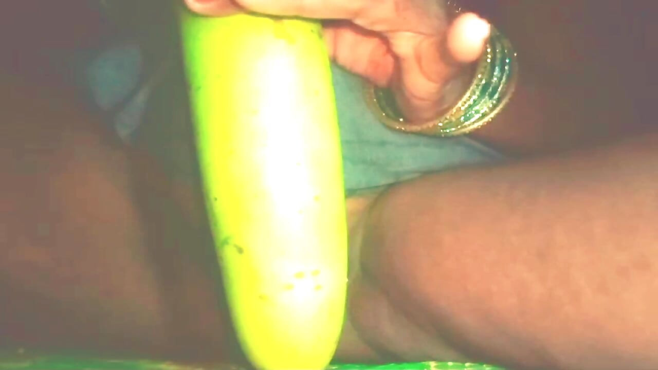 Village housewife Veenax82 got fucked with gourd alone at home