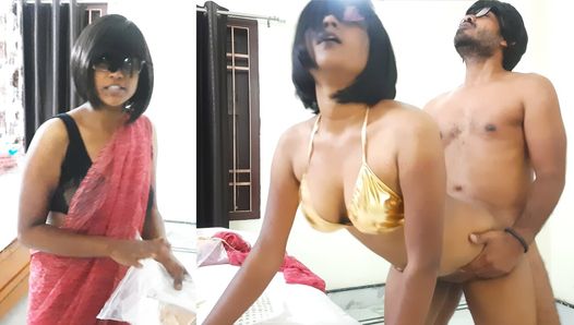 Bhabi Ji ko Majburon Chodna Para - Bhabi Looks Beautiful in Golden Bikini