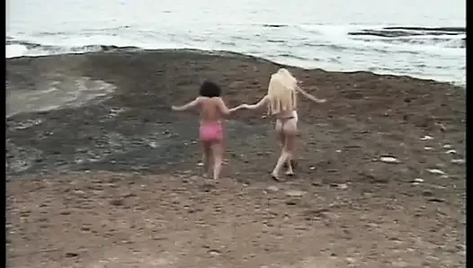 Sex on the road for mature sluts sucling the cock to some drivers