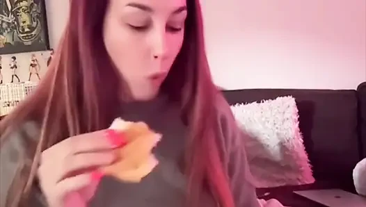 Kamerada yemek pişirme ve yeme
