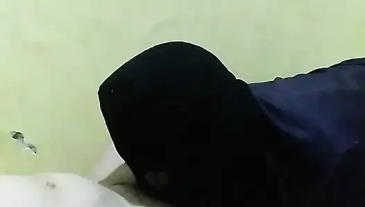 Лизать киску милфы, когда дом тих