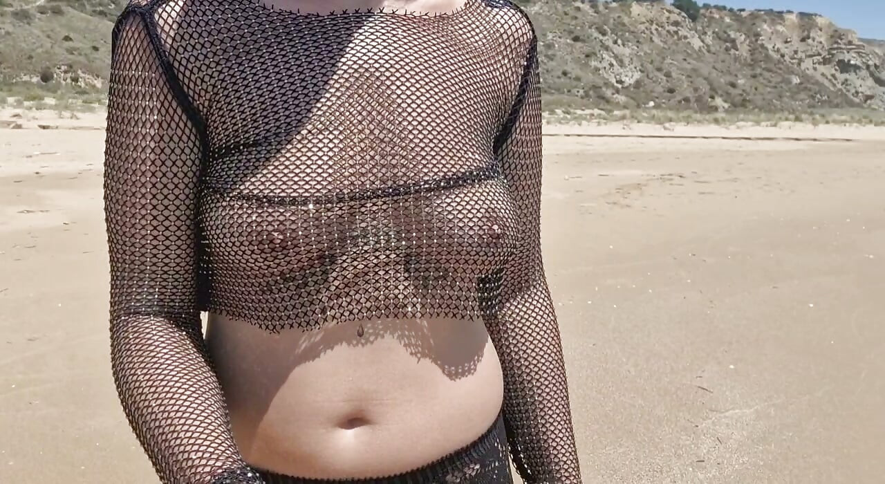 flashing tits and pussy on the beach