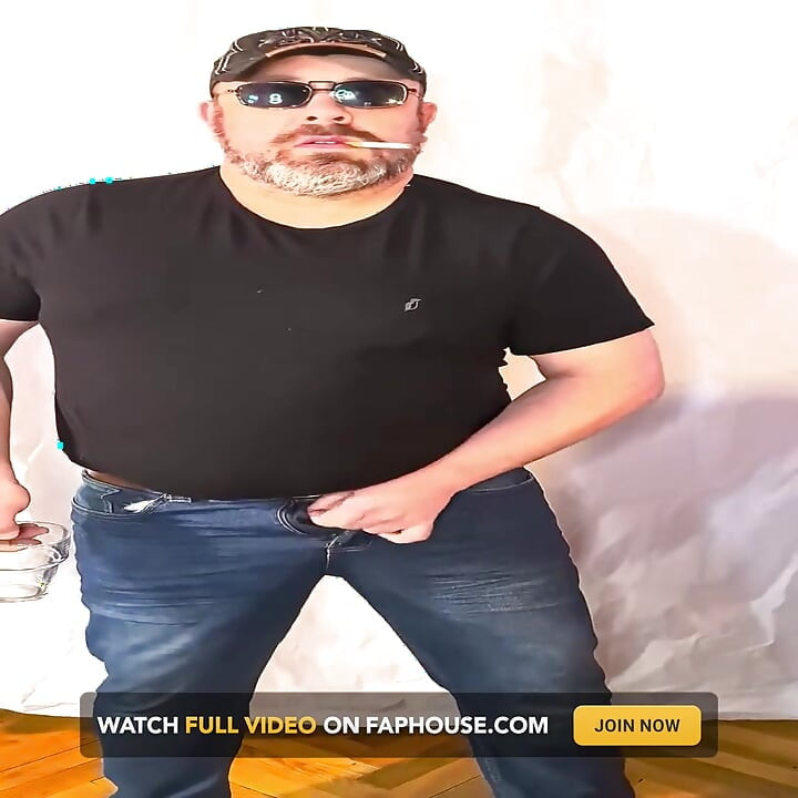 Dressed up with Cool Sunglasses, Treat Yourself to a Hot Piss