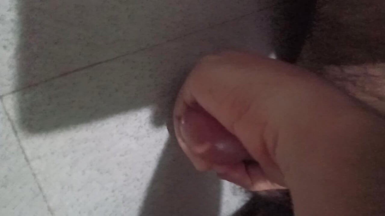 Enjoy porn videos while bathing