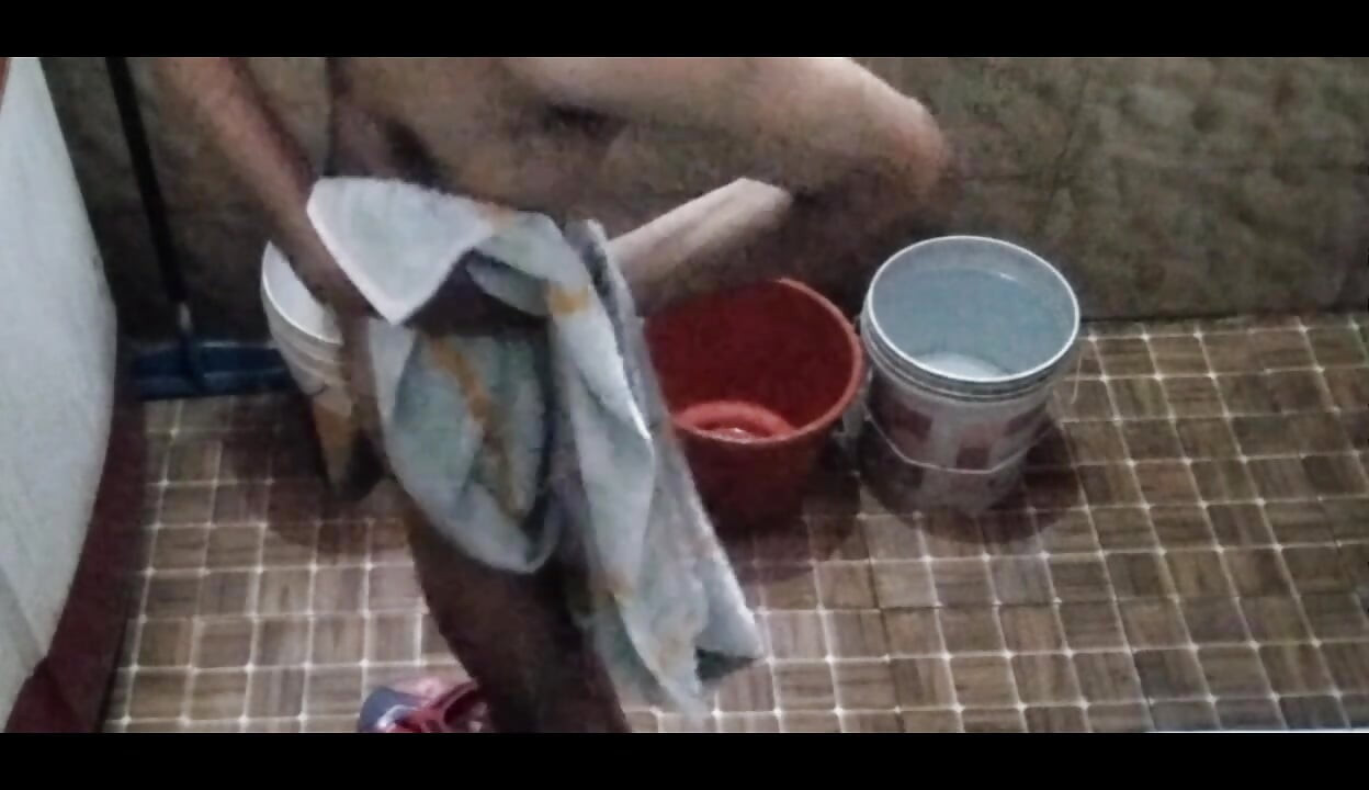Is their anyone who wanna bath with me