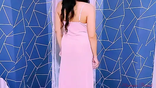 Tetangga cantik ngajak selingkuh, dia ada di jendela kamar dengan baju seksi