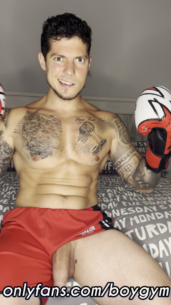 Moj veliki kurac želi boksati s tobom🥊