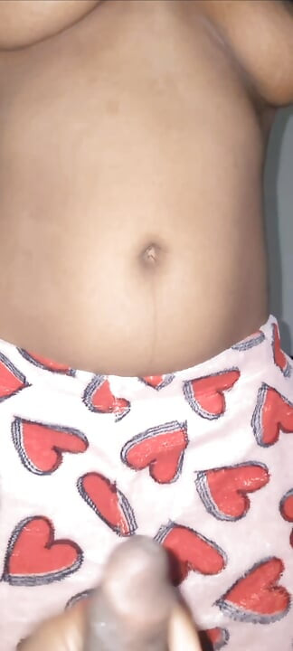 Una troia che allena la misteriosa bbw ebano succhia un bbc che si è così eccitata che voleva cavalcarlo