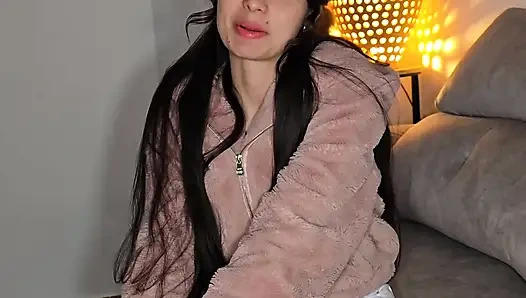 Я знаю возбужденную девушку на Tinder, я трахаю ее на первом любительском видео!!!