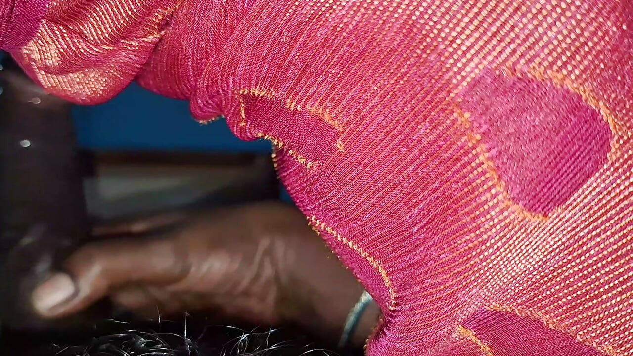 Desi Tamil saree aunty blouse job big ass