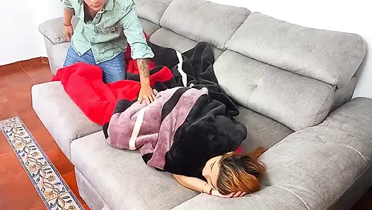 Bir yabancının evinde seks, çok sert ve ateşli