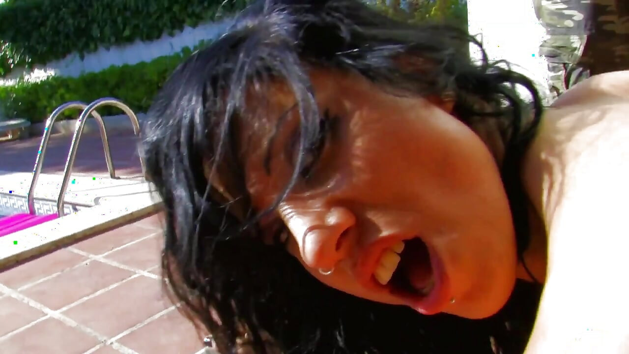 Super jebanje u bazenu pre užine