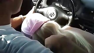 Секс на улице в машине с блондинкой Nikky