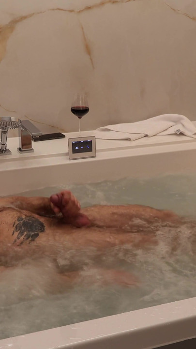 Hairy Muscle Stud: Luxury Jacuzzi Strip & Raw Jerk off - 4K Bodybuilder Solo