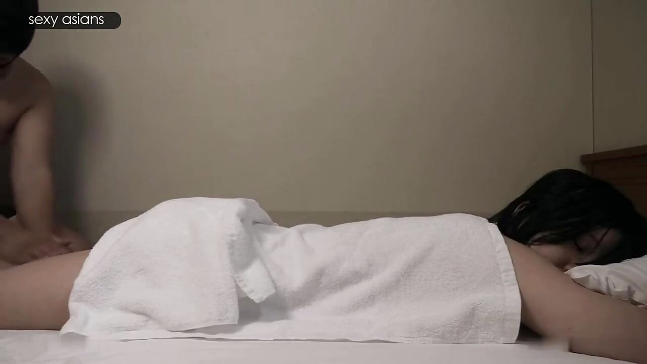 अनसेन्सर्ड - रूमीचे अल्टिमेट टिकल चॅलेंज, अविस्मरणीय प्रायव्हेट एन्काऊंटरमधील तिच्या क्यूट प्रतिक्रिया