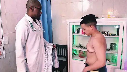FTM jinekoloğa gitti ve doktorla yattı