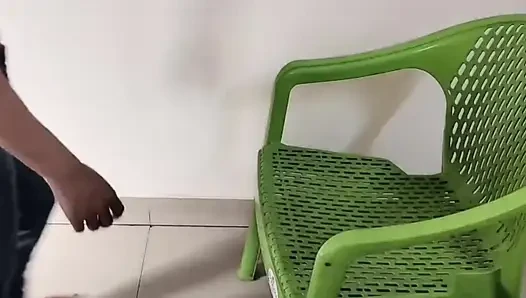 Kayınpeder banyoda göğüslerime bastırdı ve beni domaltarak sikti.