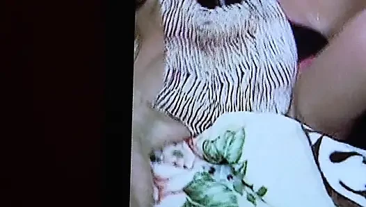 Cewek prancis telan sperma di toko seks