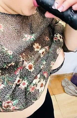 Preciusrouss49 saya boleh menghisap zakar awak yang kaya