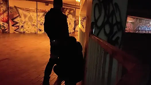 Fahişe otoparkta aşağılanmış